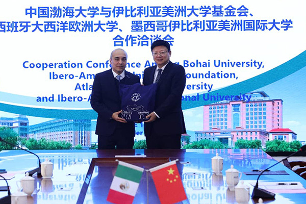 Rectores de ambas universidades en cooperación. 